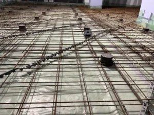 Inserting a concrete floating floor with jacks 